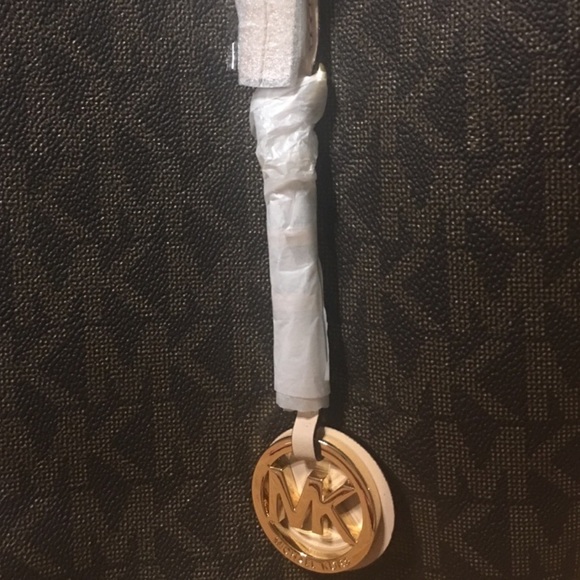 Michael Kors Jetset Travel Tote - Picture 2 of 5